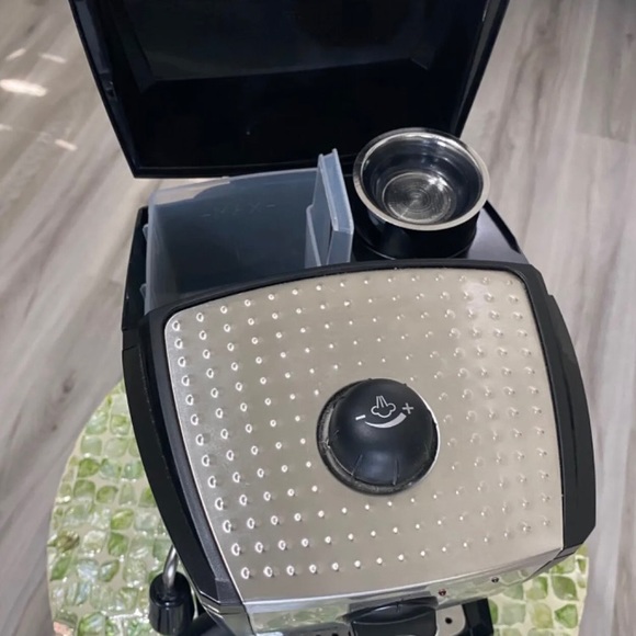 DeLonghi EC155M Manual Espresso Machine & Cappuccino Maker, New - Picture 8 of 14